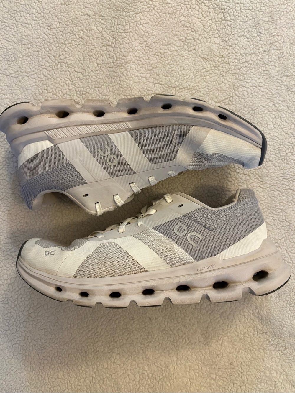 On Cloud Cloudrunner White Frost